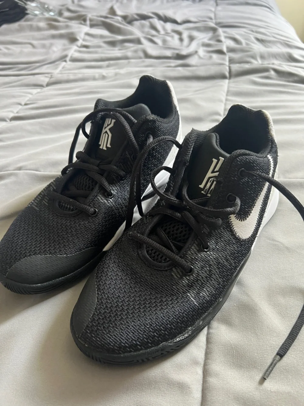 Nike Kyrie Flytrap 2 Black White Kids Basketball‎ Shoes AQ3412-001 Size 5Y